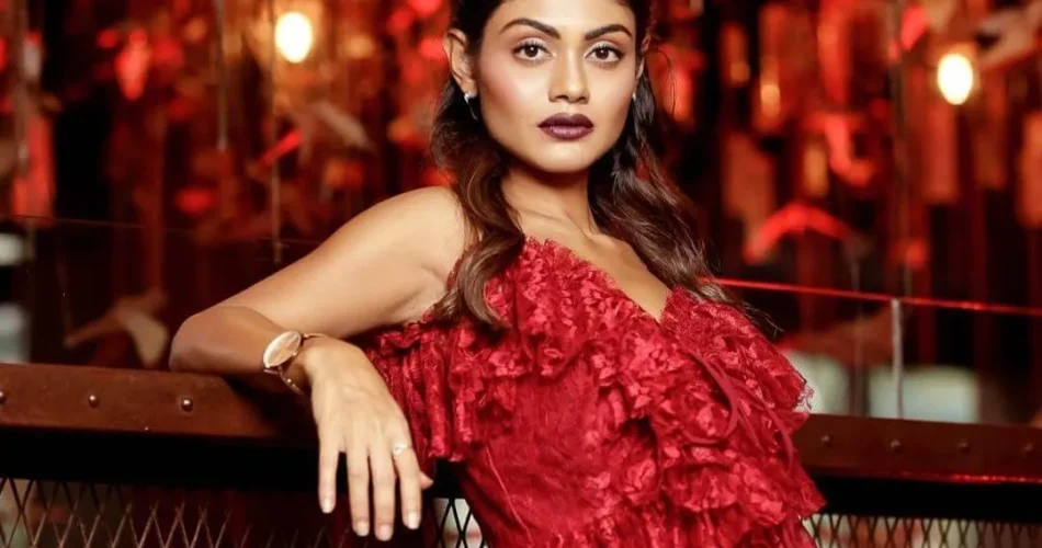 Sreejita-De red